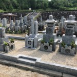 伊賀市長田　西蓮寺墓地にてお墓の建立工事と巻石の修理工事をしました。（30.7.9）