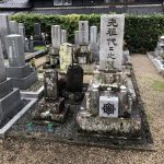 津市の存仁寺様の墓地でお墓のリフォーム工事（納骨のための骨穴加工・花立て加工によるステンレス花筒・新しいお線香立て）をしました