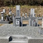 奈良県月ヶ瀬石打の観音山霊園でお墓の工事をしました。古くなった巻石を新しくして、９寸の代々墓を新設しました。