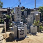 名張市平尾のお寺墓地でお墓の工事をしました。愛媛県産の大島石の代々墓を建てました。